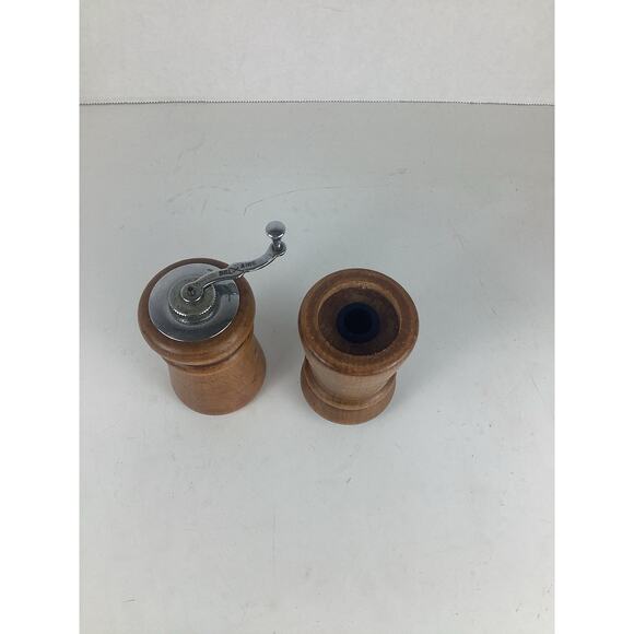 Vintage Wooden Salt & Pepper Grinder Shaker Set 3.5” Tall MCM Retro JAPAN - Picture 3 of 5